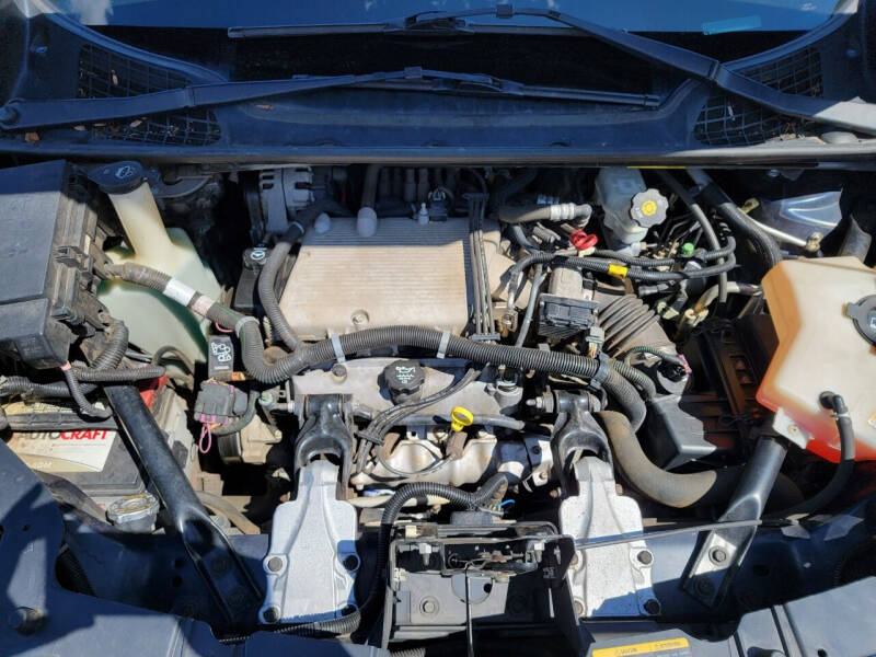 2005 Saturn Relay 3