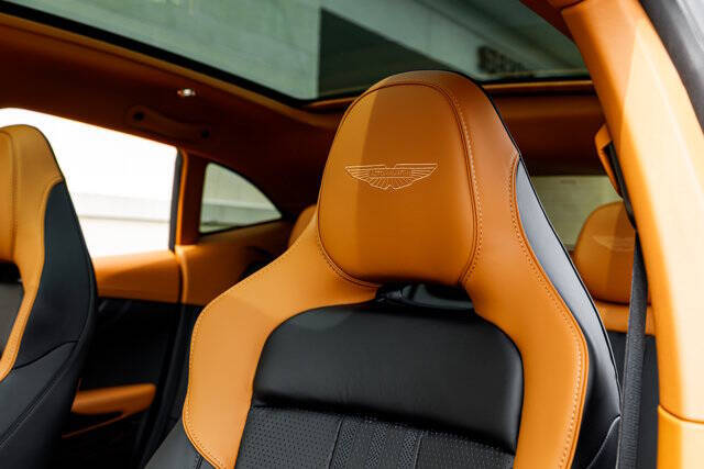 2025 Aston Martin DBX 707