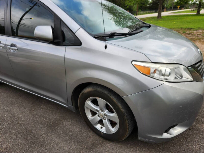 2013 Toyota Sienna L photo 5