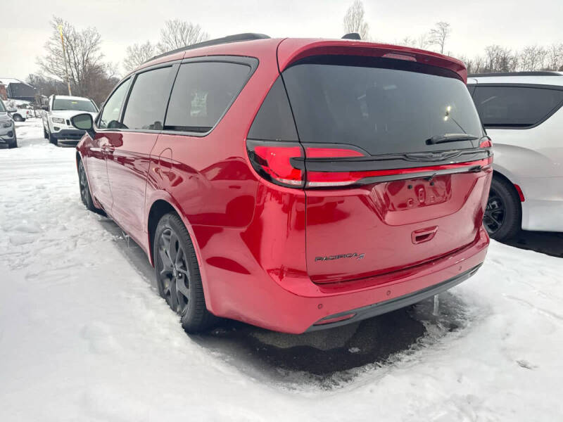2026 Chrysler Pacifica Select