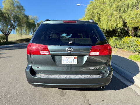 2004 Toyota Sienna LE 8 Passenger