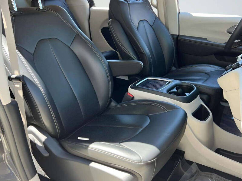 2022 Chrysler Pacifica Touring L