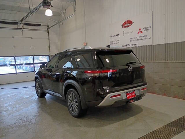 2025 Nissan Pathfinder SL