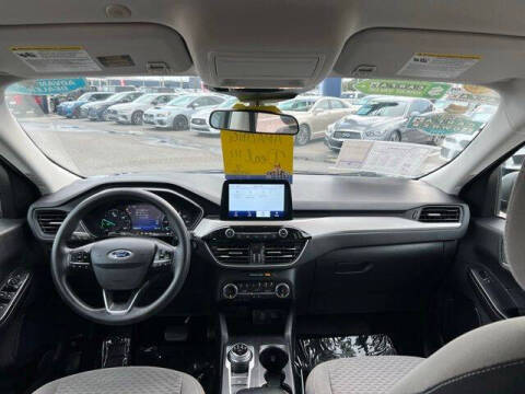 2022 Ford Escape Hybrid SE