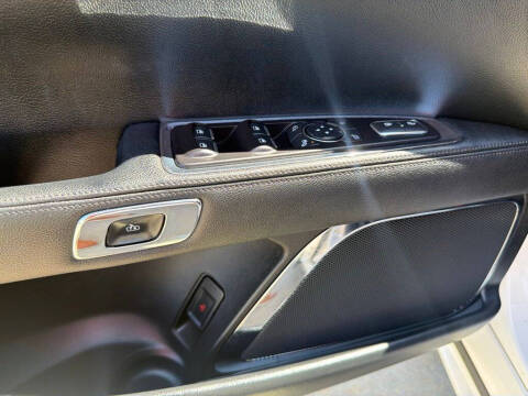 2017 Lincoln Continental Select
