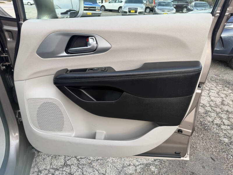 2017 Chrysler Pacifica Hybrid Premium