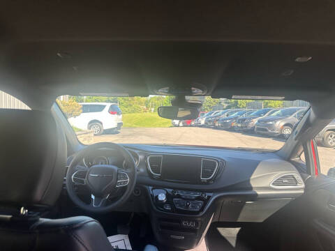 2025 Chrysler Pacifica Select