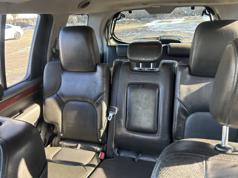 2012 Nissan Pathfinder LE