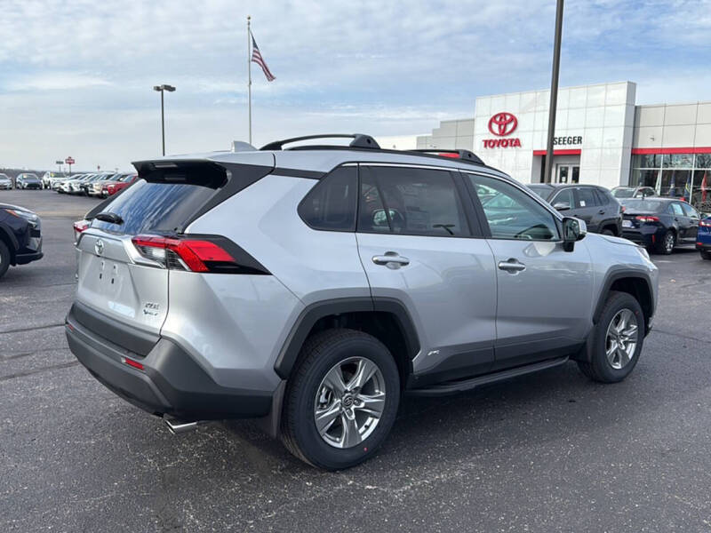 2025 Toyota RAV4 Hybrid XLE