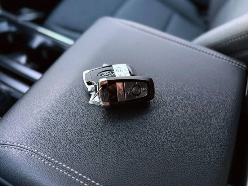 2024 Ford F-150 Lightning XLT