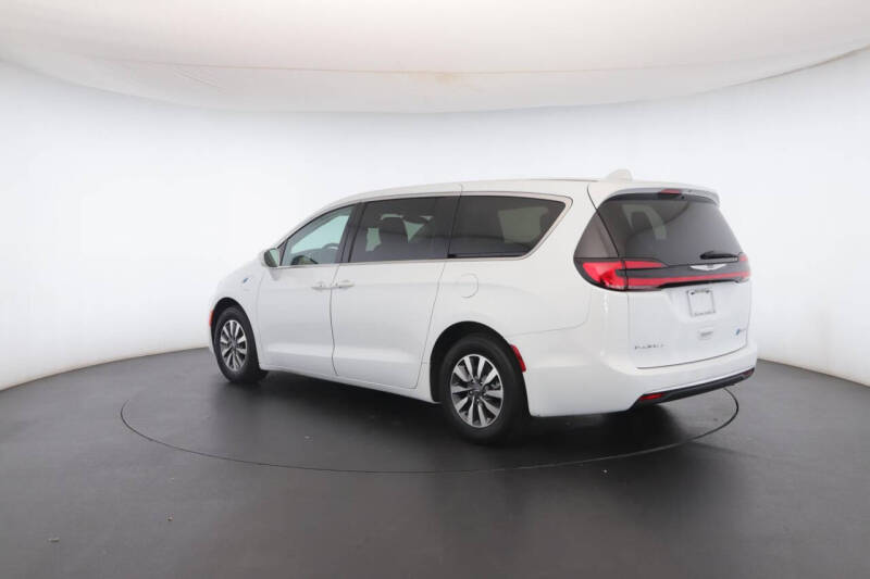 2022 Chrysler Pacifica Hybrid Touring L