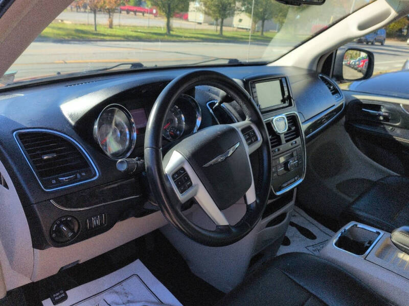 2016 Chrysler Town and Country Touring