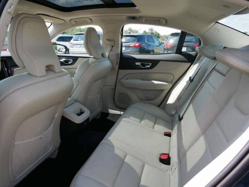 2021 Volvo S60 T5 Momentum