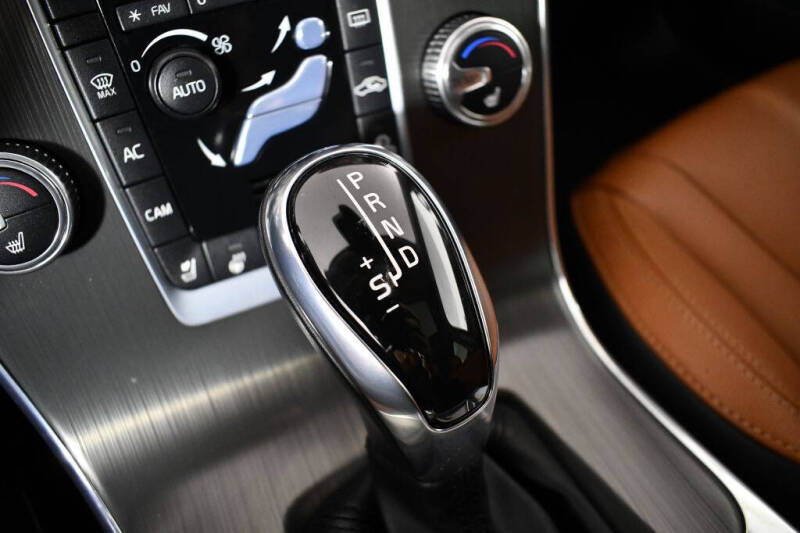 2015 Volvo V60 Cross Country T5