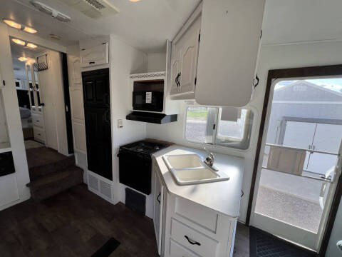 2005 Cougar  High Country 285