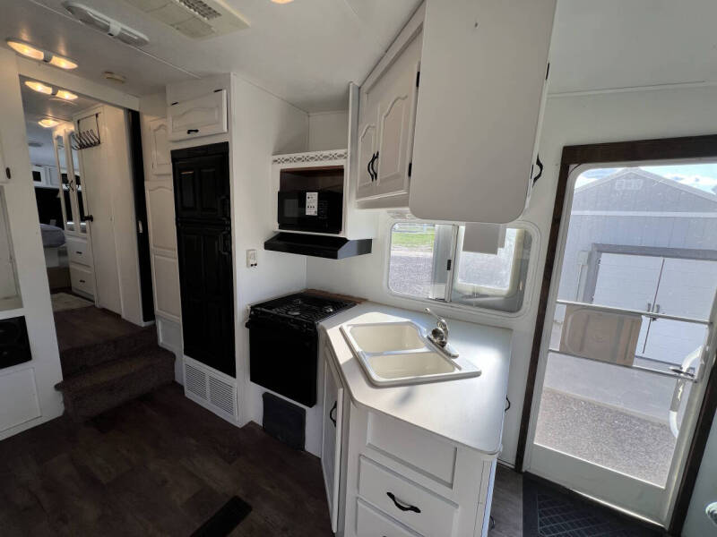 2005 Cougar  High Country 285