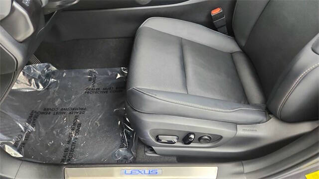 2024 Lexus UX 250h Premium