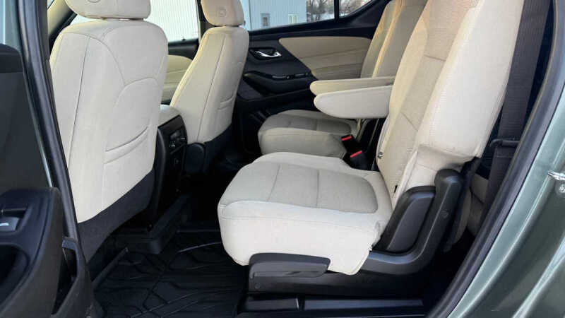 2022 Chevrolet Traverse LT Cloth