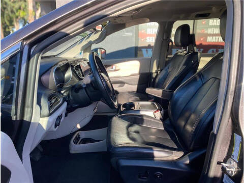 2017 Chrysler Pacifica Touring-L Plus