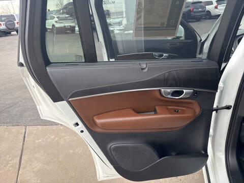 2024 Volvo XC90 Recharge T8 Ultimate Bright Theme 7P