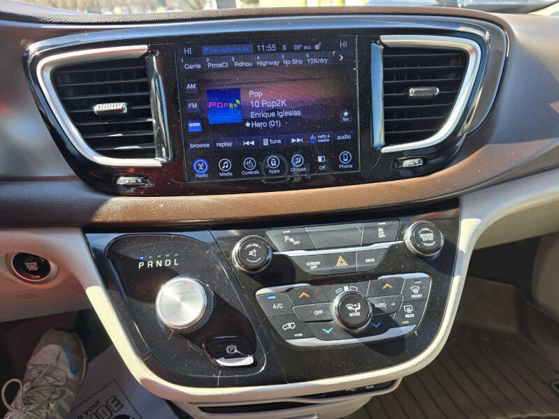 2017 Chrysler Pacifica Touring-L