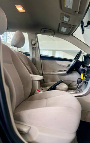 2011 Toyota Corolla LE