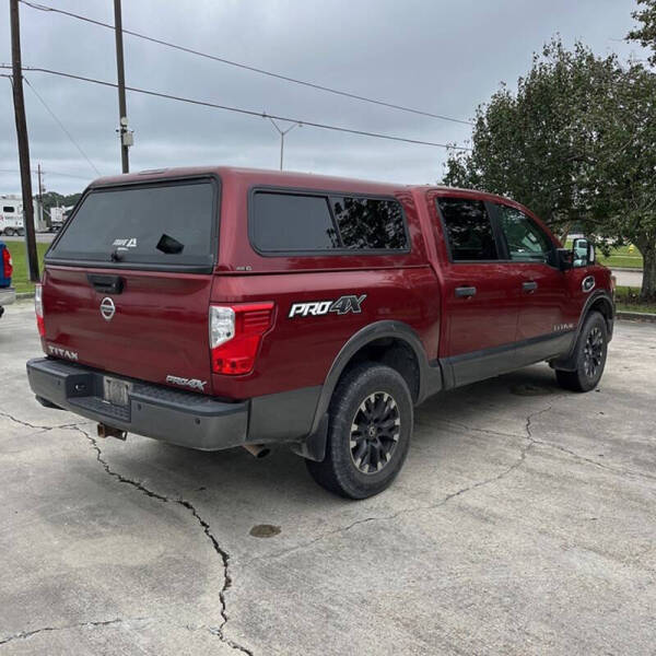 2017 Nissan Titan PRO-4X photo 2