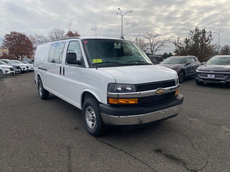 2025 Chevrolet Express 3500