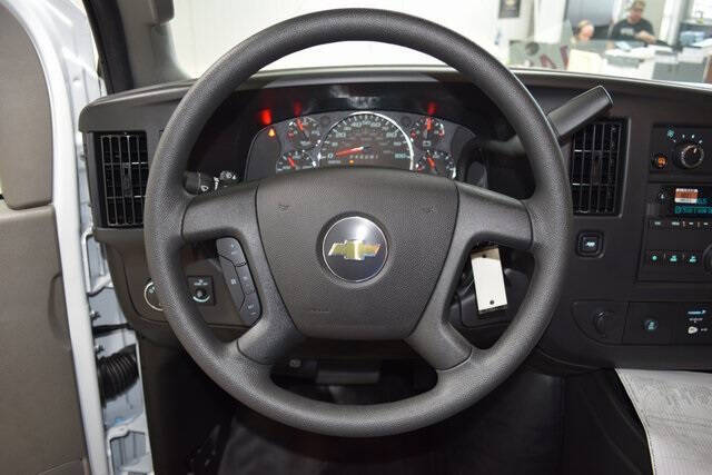 2025 Chevrolet Express 2500