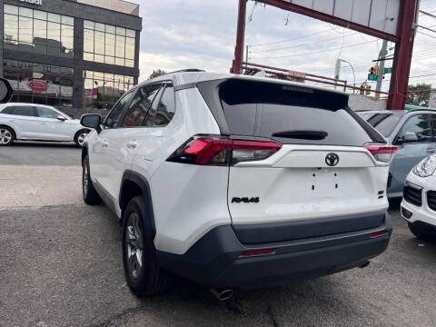 2022 Toyota RAV4 XLE