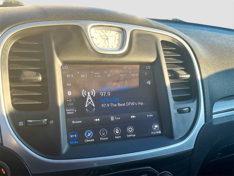 2021 Chrysler 300 Touring