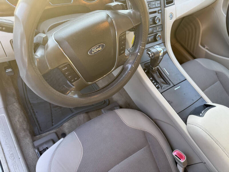 2011 Ford Taurus SEL