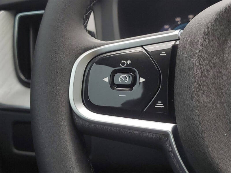 2025 Volvo XC60 B5 Plus Dark Theme