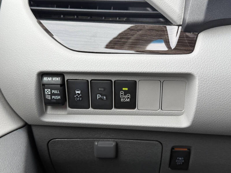 2017 Toyota Sienna XLE 8-Passenger