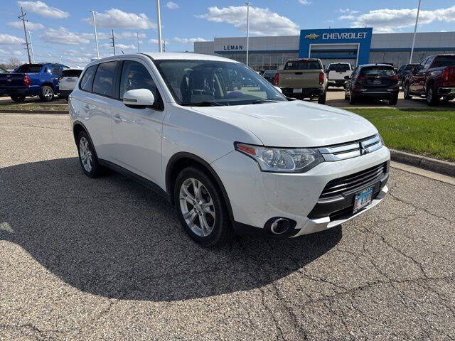 Used 2015 Mitsubishi Outlander SE with VIN JA4AD3A31FZ003796 for sale in Bloomington, IL