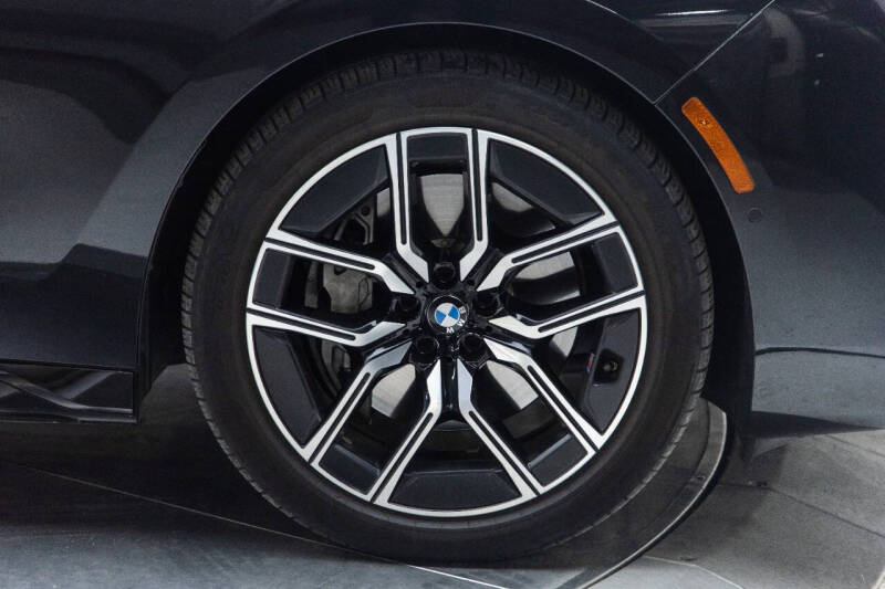 2023 BMW 7 Series 740i
