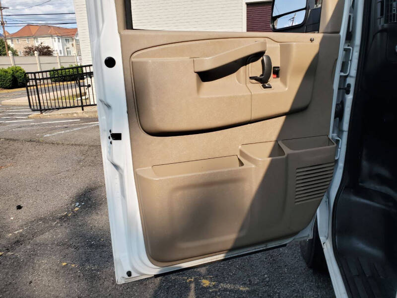 2023 Chevrolet Express 2500