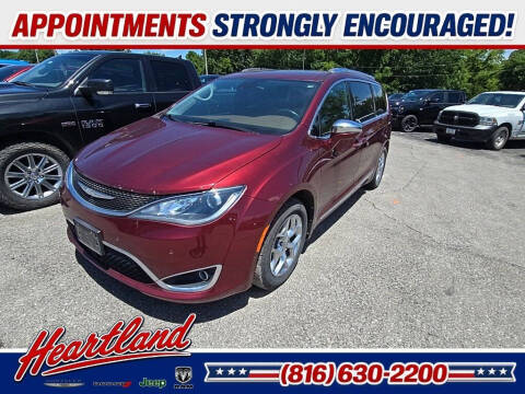 2017 Chrysler Pacifica Limited Photo