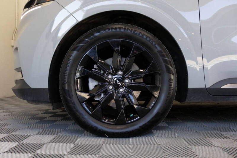 2024 Kia Carnival SX