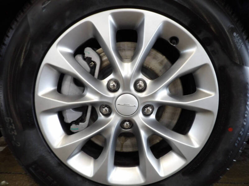 2027 Chrysler Pacifica Select