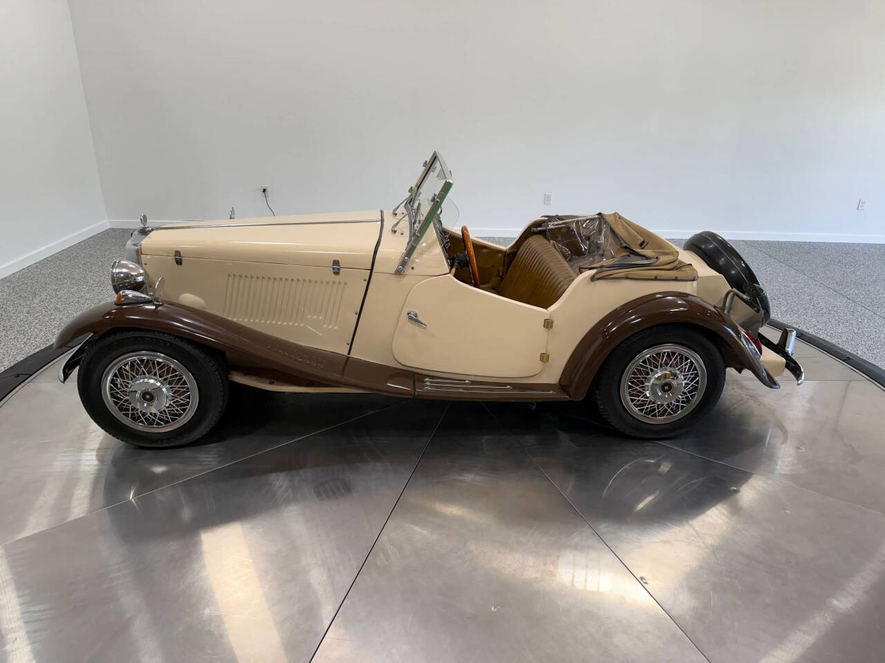 2011 Sp Constr MG Replica 12