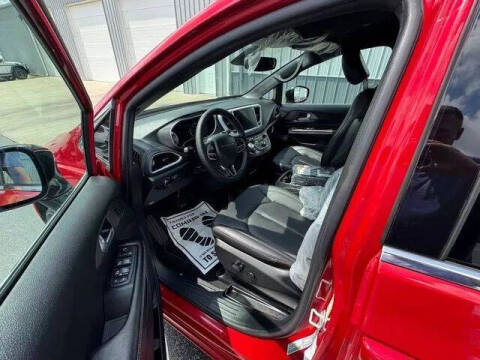 2027 Chrysler Pacifica Select