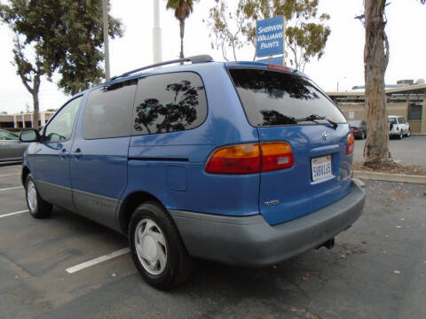 2000 Toyota Sienna LE