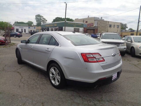 2015 Ford Taurus SEL