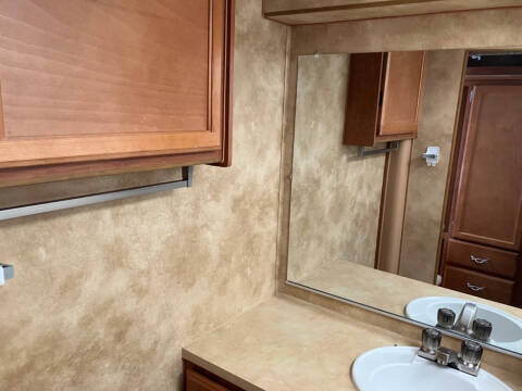 2009 Lance Camper 1181