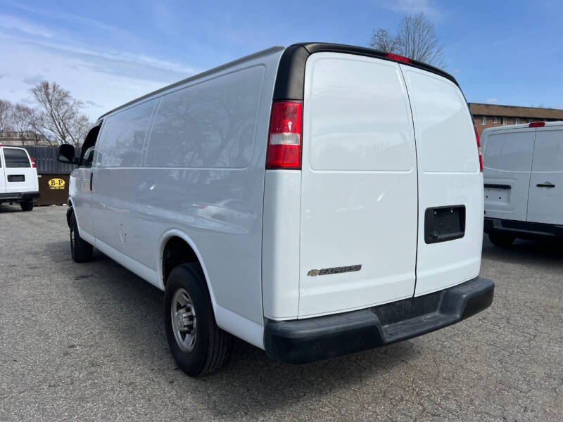 2023 Chevrolet Express 2500