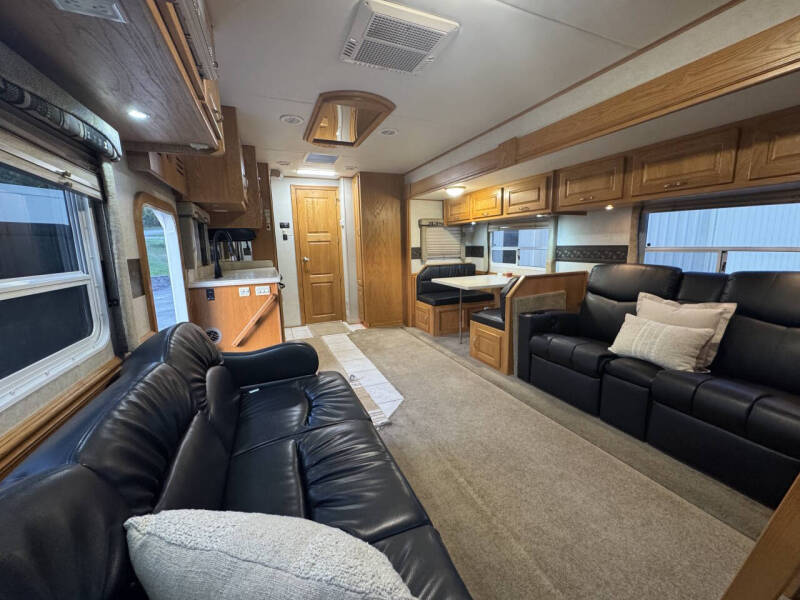 2006 Freightliner Haulmark