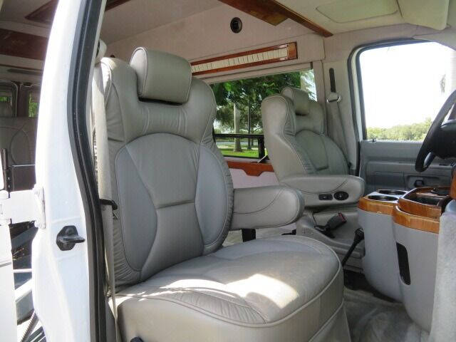 2010 Ford E-Series E-350 SD