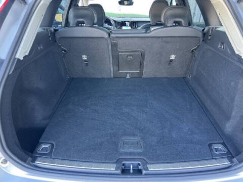 2025 Volvo XC60 B5 Plus Dark Theme