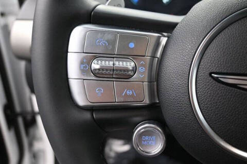 2025 Genesis GV60 Standard